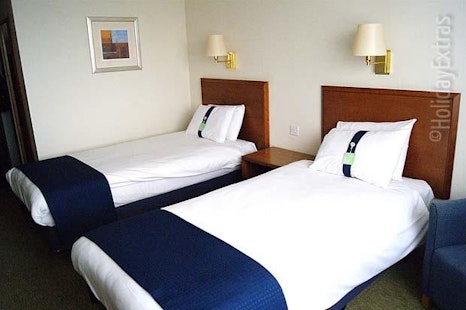 Gatwick Holiday Inn twin room