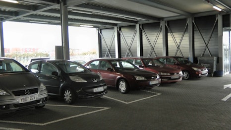 Heathrow Quality Parking cars2 full size
