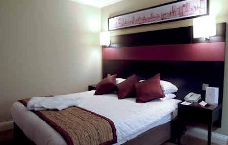 A double guest room at the Manchester Crowne Plaza