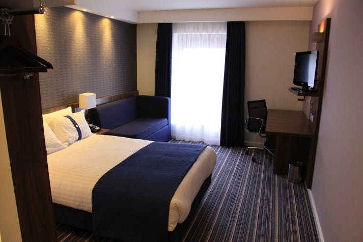 5 of Express by Holiday Inn Dunstable with breakfast and parking at Airparks