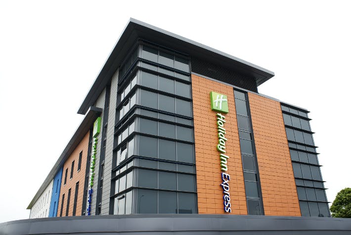 2 of Express by Holiday Inn Dunstable with breakfast and parking at Airparks