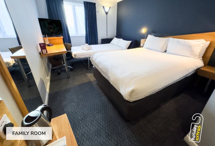 8 of Holiday Inn Express NEC with hotel parking & breakfast