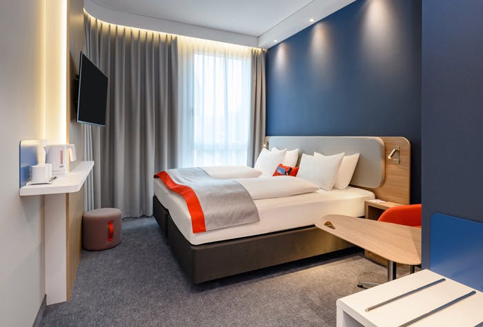 Holiday Inn Express München Airport Parken www.holidayextras.com