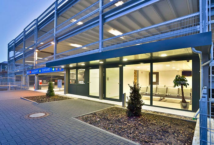 Preisvergleich Parken Flughafen Hamburg Holiday Parkplus www.holidayextras.com