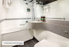 manchester crowne plaza standard bathroom