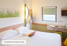 Ibis Budget Birmingham standard room wide