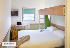 Ibis Budget Birmingham twin room wide