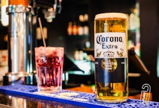 manchester holiday inn express bar drinks