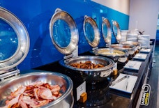 manchester holiday inn express breakfast buffet