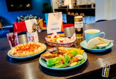 manchester holiday inn express bar food