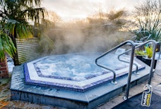 manchester cottons hotel and spa hot tub