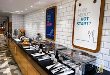 holiday inn express nec