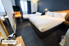 holiday inn express nec