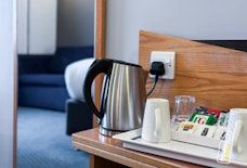 holiday inn express nec