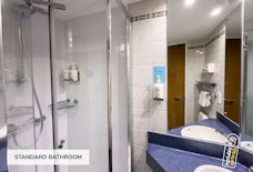 holiday inn express nec