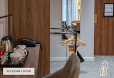 BHX Hilton Metropole accessible room 3