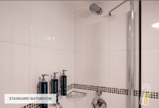 BHX Hilton Metropole standard bathroom 2