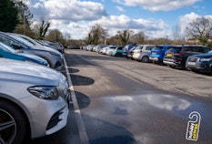 gatwick holiday inn car park