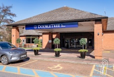manchester doubletree by hilton accessible parking