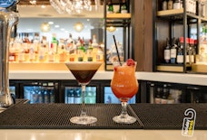 manchester doubletree by hilton standard bar cocktails