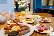 manchester doubletree by hilton breakfast sausage