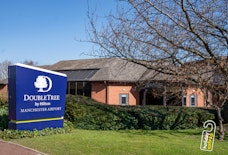 manchester doubletree by hilton exterior
