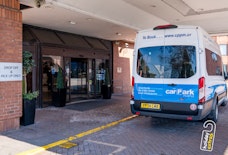 manchester doubletree by hilton shutle bus