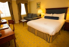BHX Manor Hotel Solihull bed