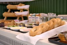 luton sparks by hilton breakfast 