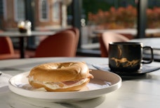 luton sparks by hilton breakfast 