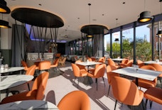 luton sparks by hilton restaurant wide