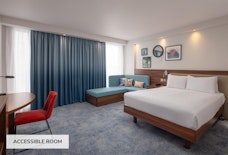 STN Hampton by Hilton