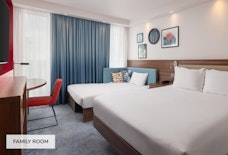 STN Hampton by Hilton