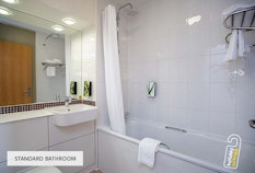 /imageLibrary/Images/5936 gatwick airport premier inn standard bathroom