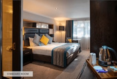 LGW Crowne Plaza Felbridge standard room bed