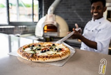 Gatwick holiday inn worth pizza oven