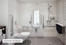 belfast hampton by hilton accessible bathroom