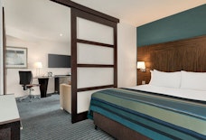 BHX NEC Holiday Inn suite