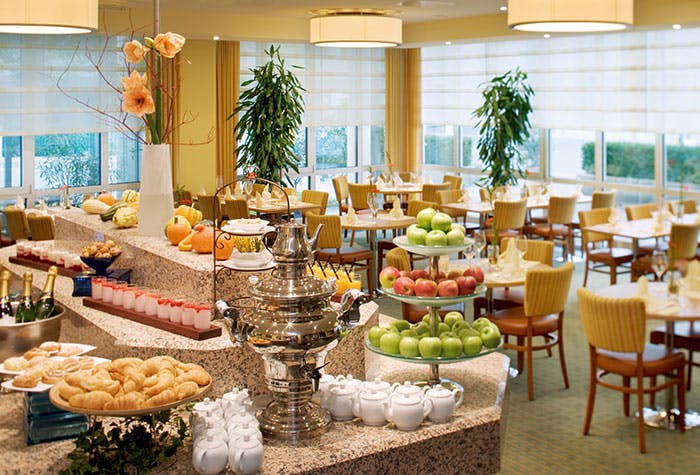 Frühstücksbuffet Mövenpick Hotel Nürnberg Airport