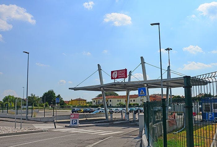 Parken Direkt Am Flughafen Verona